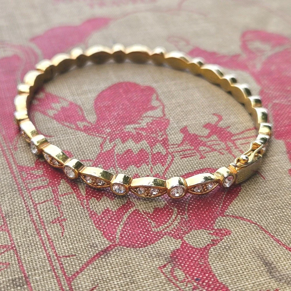 JewelMint Gold Tone Scalloped Rhinestone Bangle Bracelet Box Clasp Safety Latch